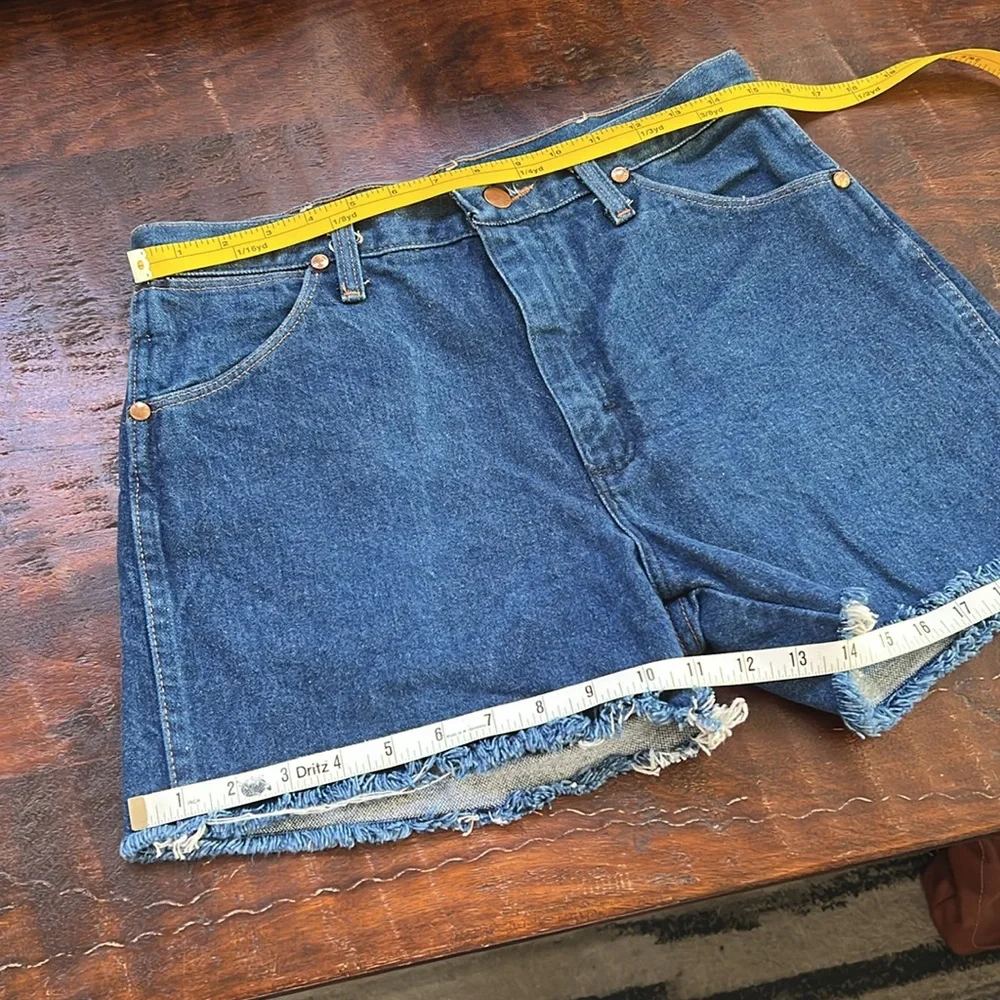WRANGLER 13MWZ Cut Off Denim Jean Shorts Size 32 90s High Rise Regular Fit - Picture 7 of 9